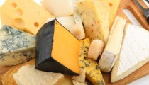 Сыр может остановить повреждение кровеносных сосудов солью