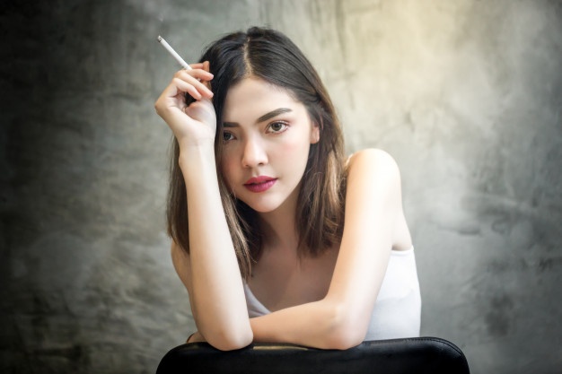 portrait-of-the-beautiful-girl-smoking-cigarette_38535-20